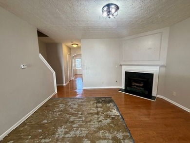 Spacious 3-bedroom, 2- and 1/2bath townhome located in a gated - photo 4