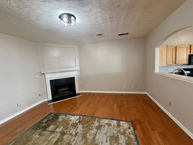 Spacious 3-bedroom, 2- and 1/2bath townhome located in a gated - photo 5