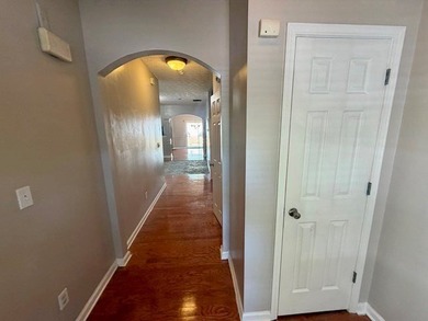 Spacious 3-bedroom, 2- and 1/2bath townhome located in a gated - photo 8