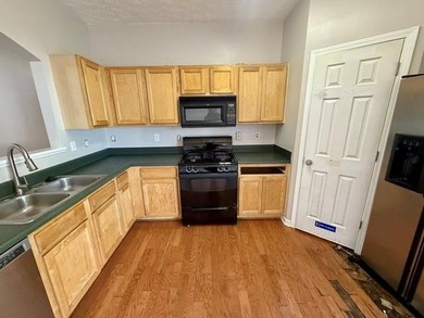 Spacious 3-bedroom, 2- and 1/2bath townhome located in a gated - photo 9