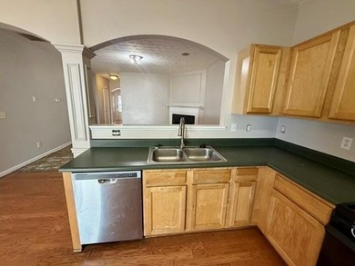 Spacious 3-bedroom, 2- and 1/2bath townhome located in a gated - photo 10