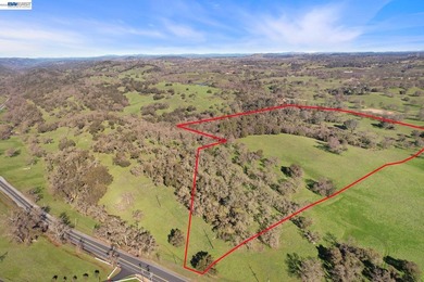 Rare opportunity to own 46.22 acres of stunning Sierra Foothills - photo 1