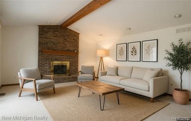 Beautiful home on a large interior lot backing to wooded commons - photo 11