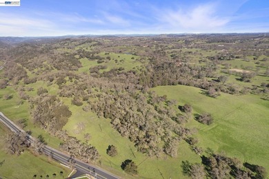 Rare opportunity to own 46.22 acres of stunning Sierra Foothills - photo 2