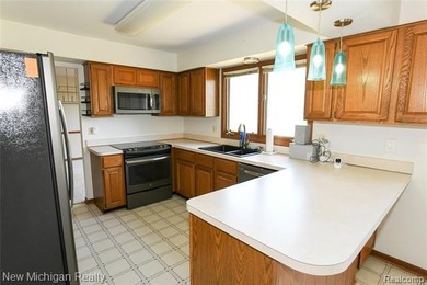 Beautiful home on a large interior lot backing to wooded commons - photo 19