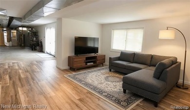 Beautiful home on a large interior lot backing to wooded commons - photo 23