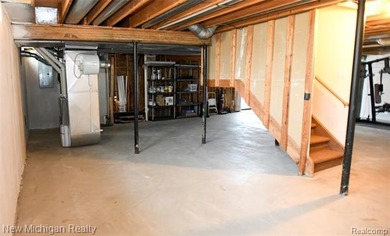 Beautiful home on a large interior lot backing to wooded commons - photo 26