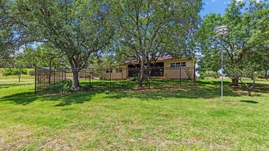 Welcome to this beautifully maintained, single-story Texas Hill - photo 41