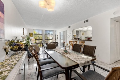 Large unit 1.100 sq ft one bedroom and 1.5 bathroom plus Den you