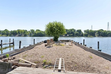Welcome to Stroebe Island living! This spacious 2-bedroom - photo 23