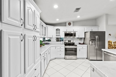 WOW! HUGE PRICE DROP!!! This charming split floor plan 2 car - photo 4