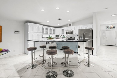 WOW! HUGE PRICE DROP!!! This charming split floor plan 2 car - photo 7
