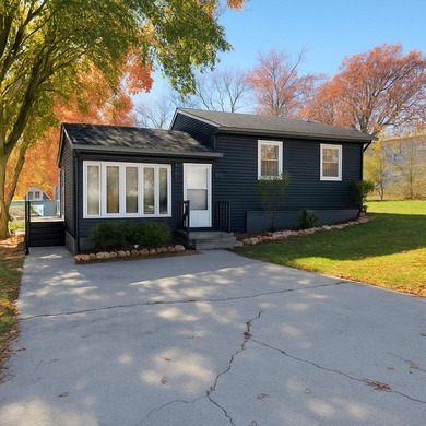 Cedar Lake - Lake County Home For Sale in Cedar Lake Indiana