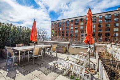 Welcome home to Townhouse 7 at The Cove Club. This uniquely - photo 11