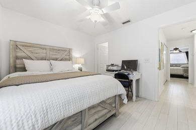Beautiful two-story corner townhouse offering two bedrooms and - photo 21