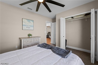 Step into a beautifully updated 3 bedroom plus den/flex room, 2 - photo 25