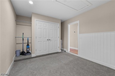 Step into a beautifully updated 3 bedroom plus den/flex room, 2 - photo 33