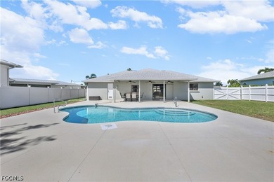 Step into a beautifully updated 3 bedroom plus den/flex room, 2 - photo 34