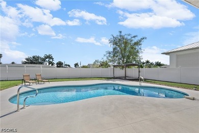 Step into a beautifully updated 3 bedroom plus den/flex room, 2 - photo 36