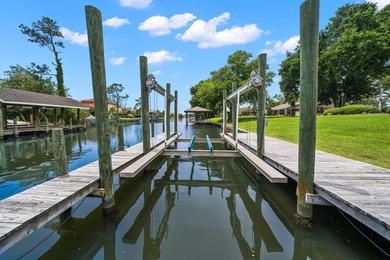 Nestled in the heart of Kings Point, one of Panama City's most - photo 11