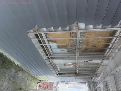 Two-family home in need of total rehab. Detached property - photo 11