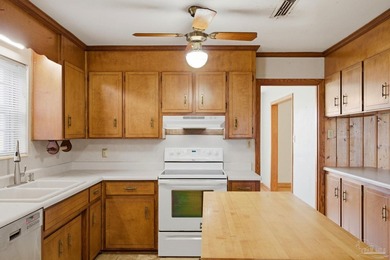 This beautiful 3 bedroom, 2 bathroom home offers a desirable - photo 12