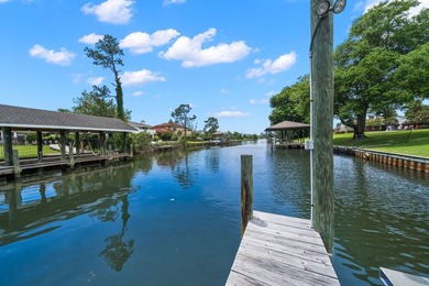 Nestled in the heart of Kings Point, one of Panama City's most - photo 13