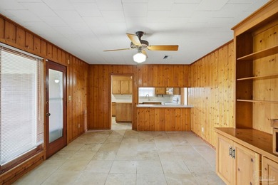 This beautiful 3 bedroom, 2 bathroom home offers a desirable - photo 14