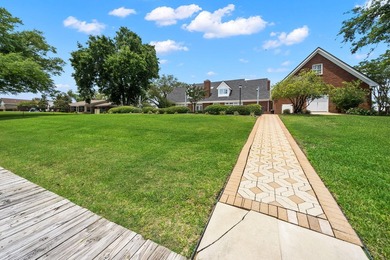 Nestled in the heart of Kings Point, one of Panama City's most - photo 15