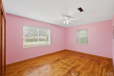 This beautiful 3 bedroom, 2 bathroom home offers a desirable - photo 17