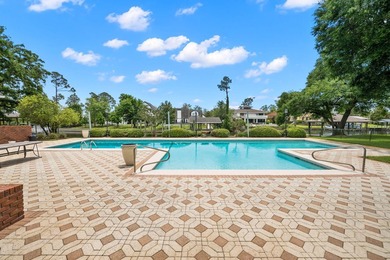 Nestled in the heart of Kings Point, one of Panama City's most - photo 19