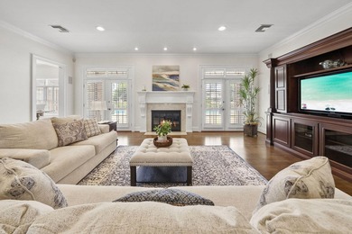 Nestled in the heart of Kings Point, one of Panama City's most - photo 20