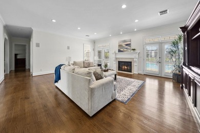 Nestled in the heart of Kings Point, one of Panama City's most - photo 23