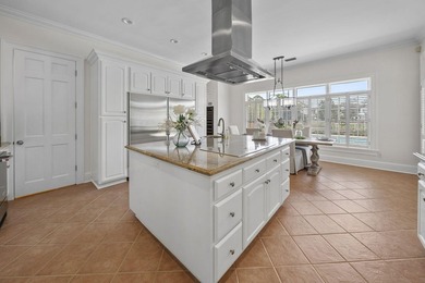 Nestled in the heart of Kings Point, one of Panama City's most - photo 32