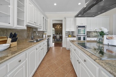 Nestled in the heart of Kings Point, one of Panama City's most - photo 34
