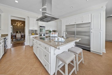 Nestled in the heart of Kings Point, one of Panama City's most - photo 37