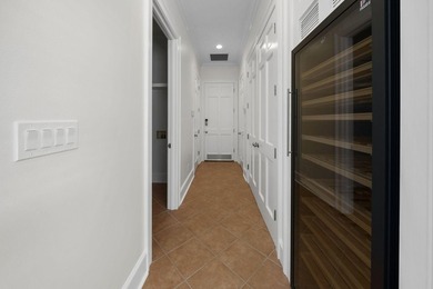 Nestled in the heart of Kings Point, one of Panama City's most - photo 40
