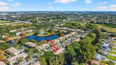 Updated and impeccable end unit townhouse in the highly sought - photo 46