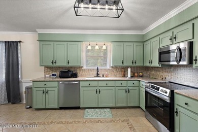 Southern charm in a scenic setting! Welcome to 402 Springwood - photo 15