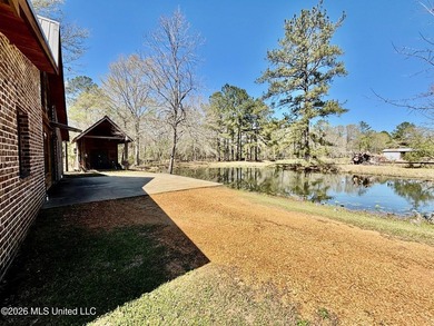 This beautifully built 1,940 sq ft two-story brick home, built - photo 23