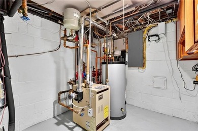Welcome to this exceptional multi-generational property in the - photo 34