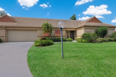 Lake Townhome/Townhouse For Sale in Bradenton, Florida