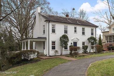 Fort Loudoun Lake Home For Sale in Knoxville Tennessee