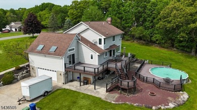 Peace and serenity surround you in this spectacular custom-built - photo 3