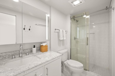 A rare opportunity to own an exceptionally refined four-bedroom - photo 15