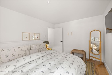 A rare opportunity to own an exceptionally refined four-bedroom - photo 17