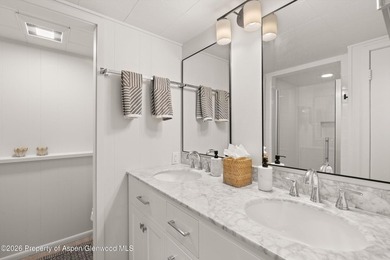 A rare opportunity to own an exceptionally refined four-bedroom - photo 20