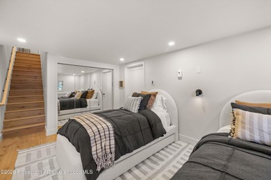 A rare opportunity to own an exceptionally refined four-bedroom - photo 22