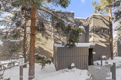 A rare opportunity to own an exceptionally refined four-bedroom - photo 31