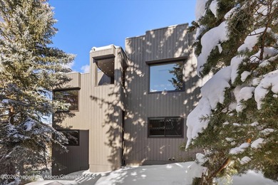 A rare opportunity to own an exceptionally refined four-bedroom - photo 32